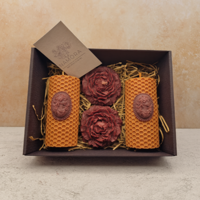 Dviejų spalvų bičių vaško žvakių dovanų rinkinys