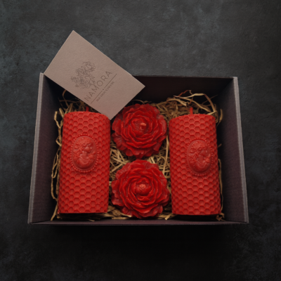 Raudonas bičių vaško žvakių dovanų rinkinys