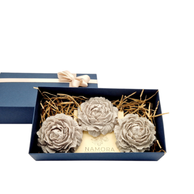 Pilkas bičių vaško gėlių formos žvakių dovanų rinkinys