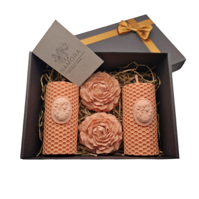 Rožinis bičių vaško žvakių dovanų rinkinys